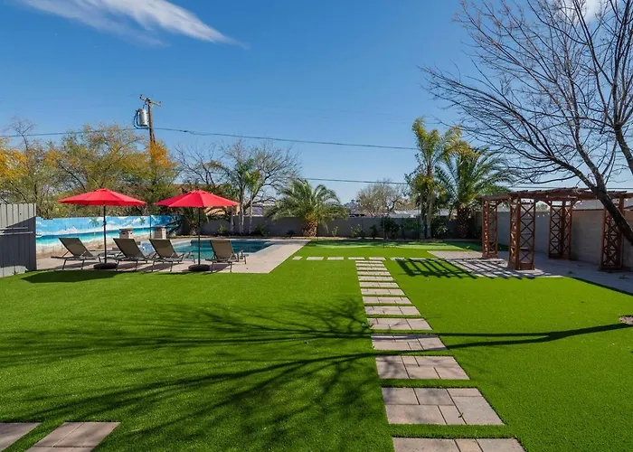 Stylish 4br Desert Oasis With Pool And Putting Holiday home Phoenix