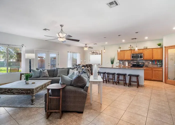 Stylish 4br Desert Oasis With Pool And Putting Holiday home