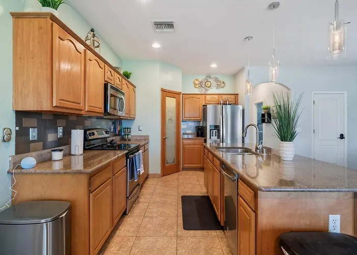 Stylish 4br Desert Oasis With Pool And Putting Holiday home