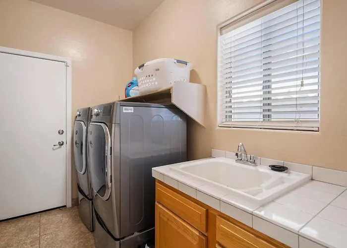 Holiday home Stylish 4br Desert Oasis With Pool And Putting *