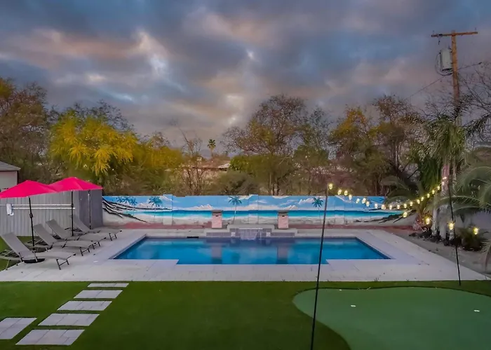 Holiday home Stylish 4br Desert Oasis With Pool And Putting *