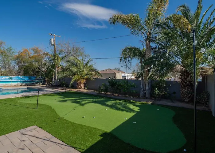 Stylish 4br Desert Oasis With Pool And Putting Holiday home Phoenix