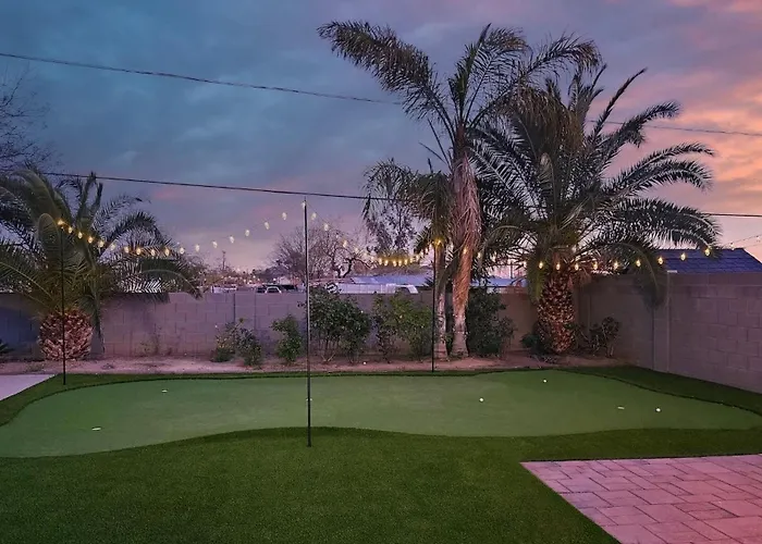Stylish 4br Desert Oasis With Pool And Putting Holiday home Phoenix